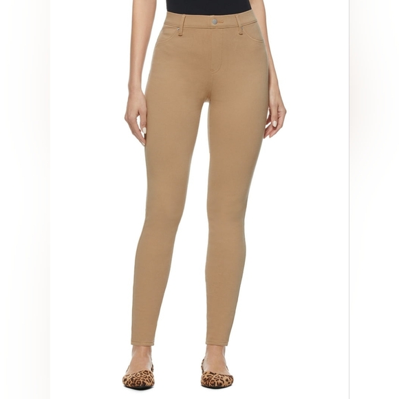 NWT Time and Tru Women's High Rise Jeggings - Picture 1 of 5